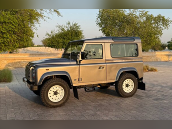 Land Rover  Defender  90  2011  Manual  44,000 Km  4 Cylinder  Four Wheel Drive (4WD)  Classic  Gray
