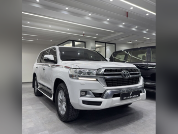 Toyota  Land Cruiser  GXR  2020  Automatic  186,000 Km  8 Cylinder  Four Wheel Drive (4WD)  SUV  White