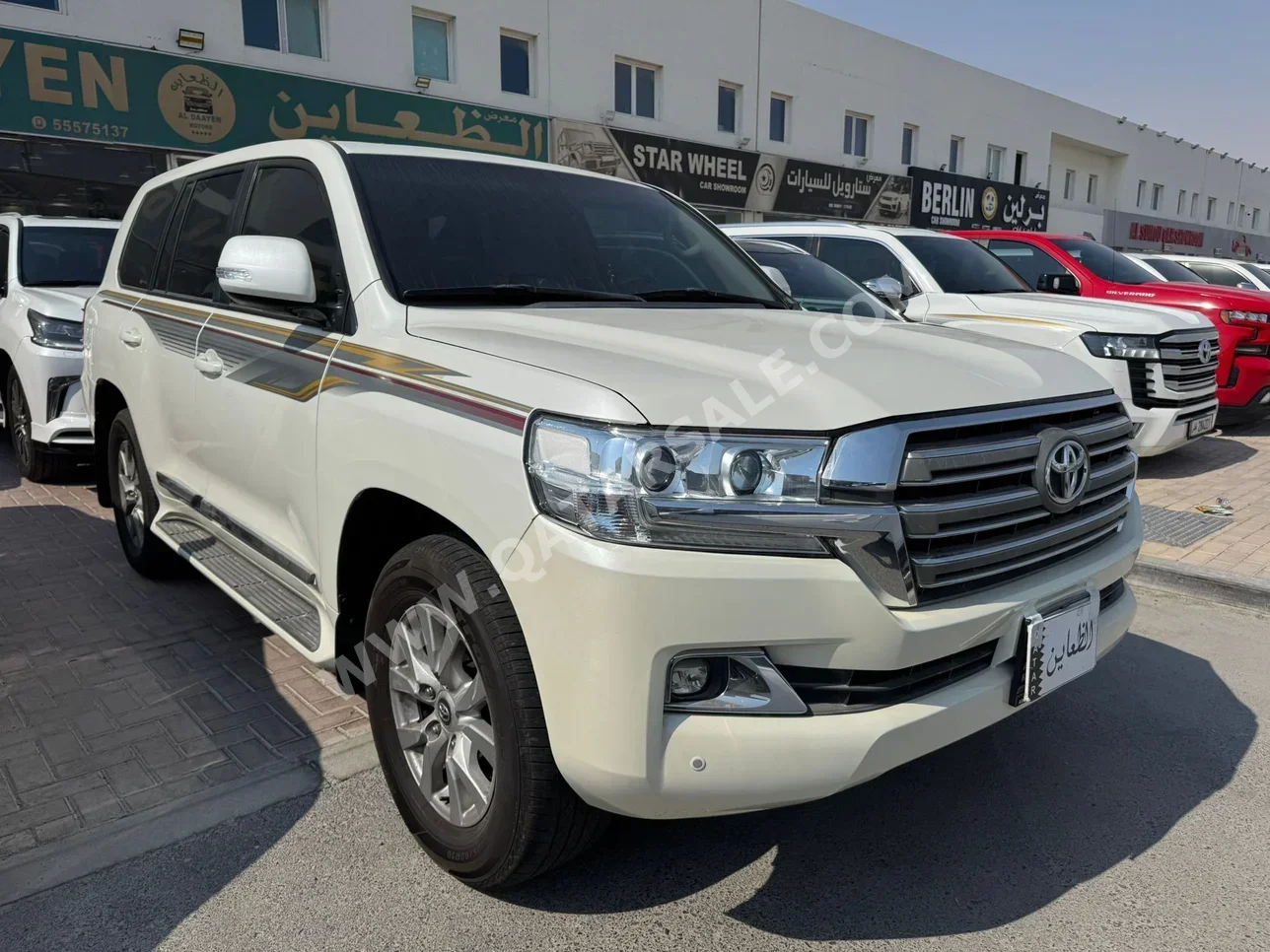 Toyota  Land Cruiser  GXR  2016  Automatic  333,000 Km  8 Cylinder  Four Wheel Drive (4WD)  SUV  White
