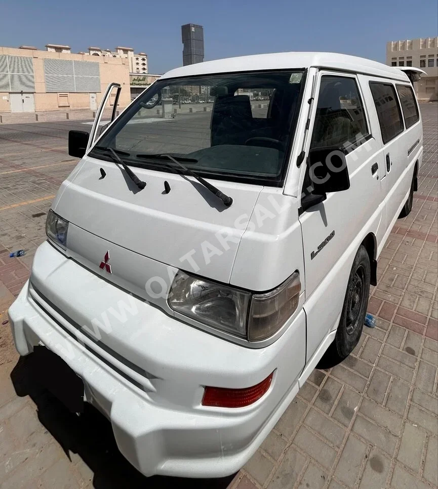 Mitsubishi  L300  2013  Manual  270,000 Km  4 Cylinder  Van / Bus  White