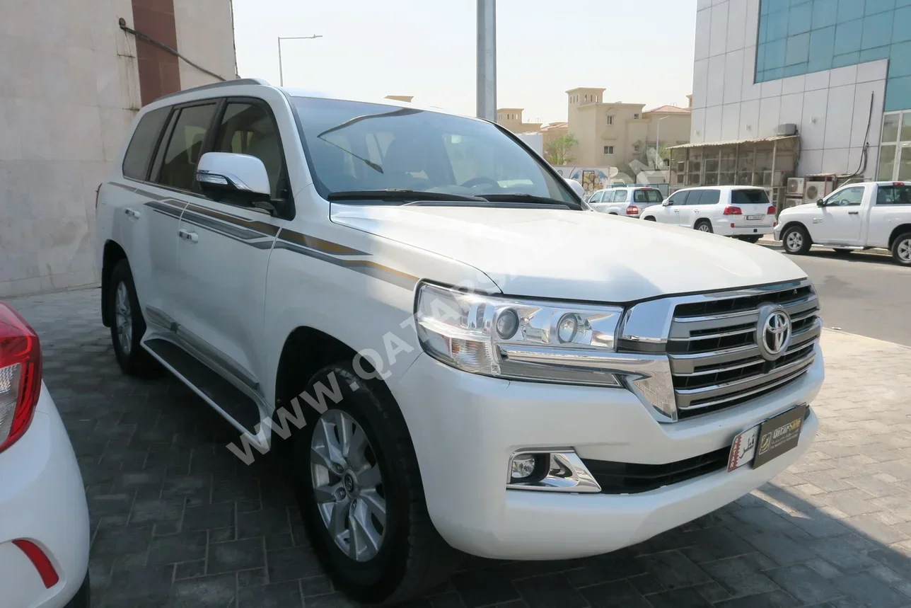 Toyota  Land Cruiser  VXR  2018  Automatic  282,000 Km  8 Cylinder  Four Wheel Drive (4WD)  SUV  Pearl
