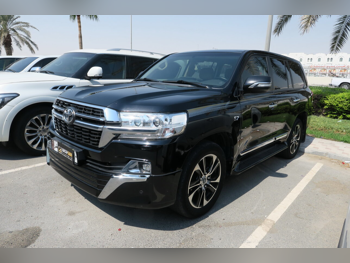 Toyota  Land Cruiser  GXR  2018  Automatic  300,000 Km  8 Cylinder  Four Wheel Drive (4WD)  SUV  Black