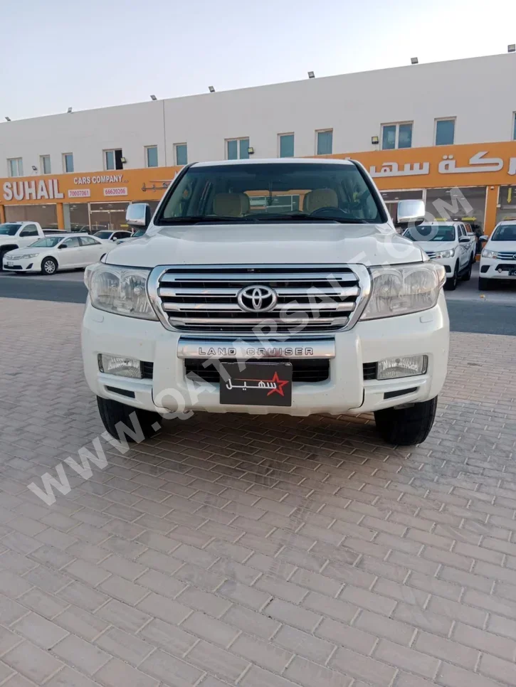 Toyota  Land Cruiser  VXR  2011  Automatic  640,000 Km  8 Cylinder  Four Wheel Drive (4WD)  SUV  White