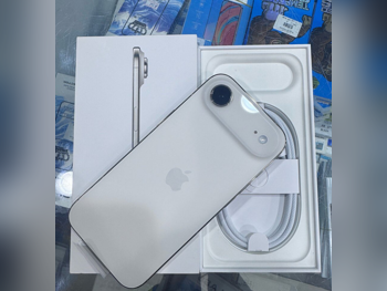 Mobile Phones Apple  - Iphone 17  - Gold  - 256 GB  - Under Warranty