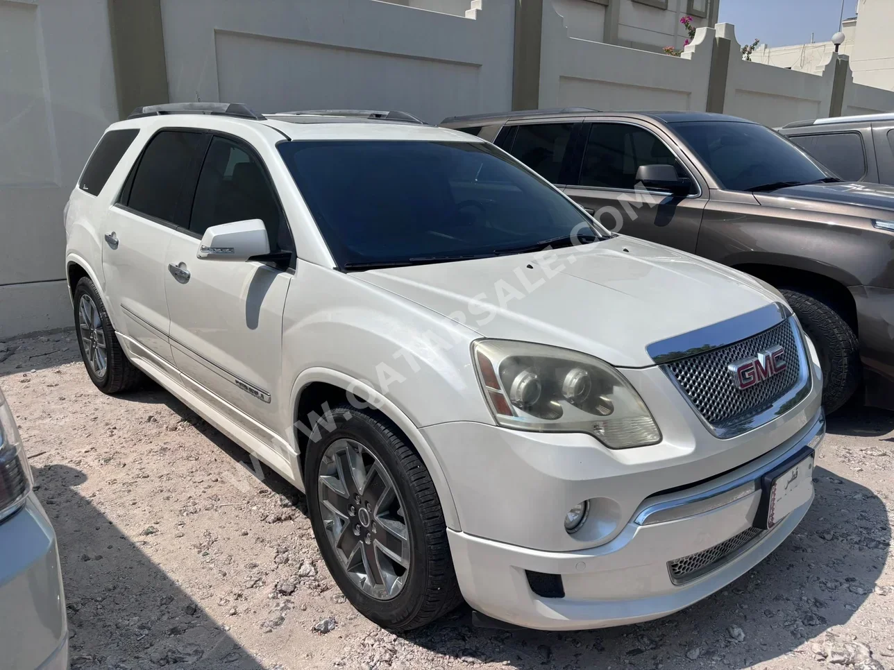 GMC  Acadia  Denali  2012  Automatic  200,000 Km  6 Cylinder  All Wheel Drive (AWD)  SUV  Beige