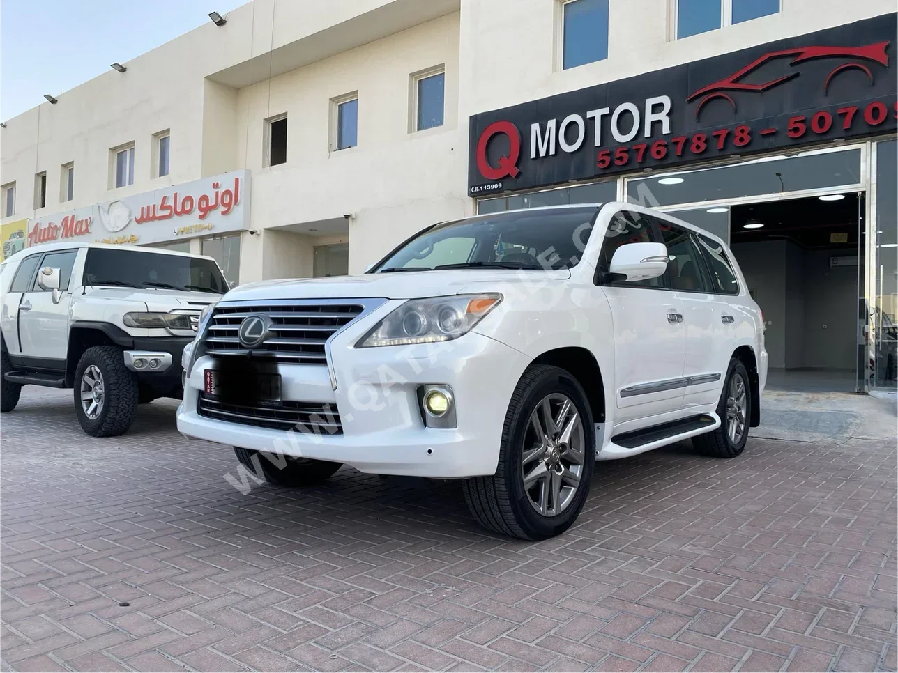 Lexus  LX  570  2012  Automatic  350,000 Km  8 Cylinder  Four Wheel Drive (4WD)  SUV  White