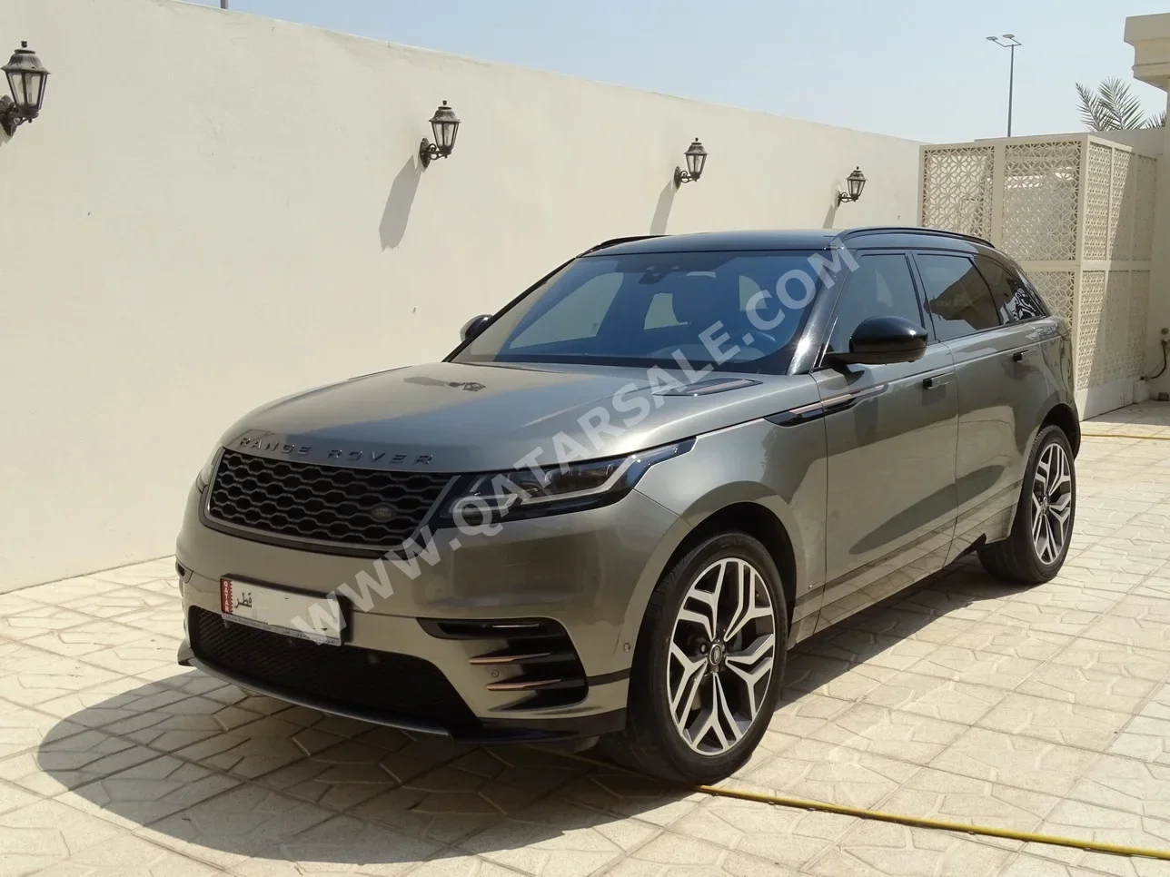 Land Rover  Range Rover  Velar  2018  Automatic  71,000 Km  6 Cylinder  Four Wheel Drive (4WD)  SUV  Silver