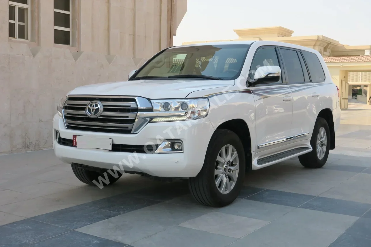 Toyota  Land Cruiser  GXR  2018  Automatic  202,000 Km  6 Cylinder  Four Wheel Drive (4WD)  SUV  White
