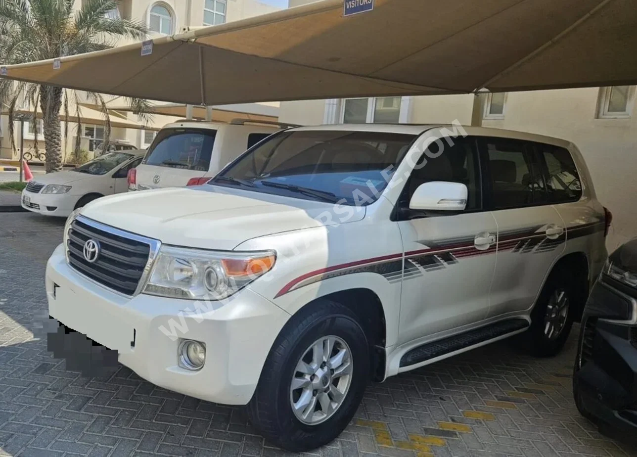 Toyota  Land Cruiser  GXR  2013  Automatic  113,000 Km  6 Cylinder  Four Wheel Drive (4WD)  SUV  White