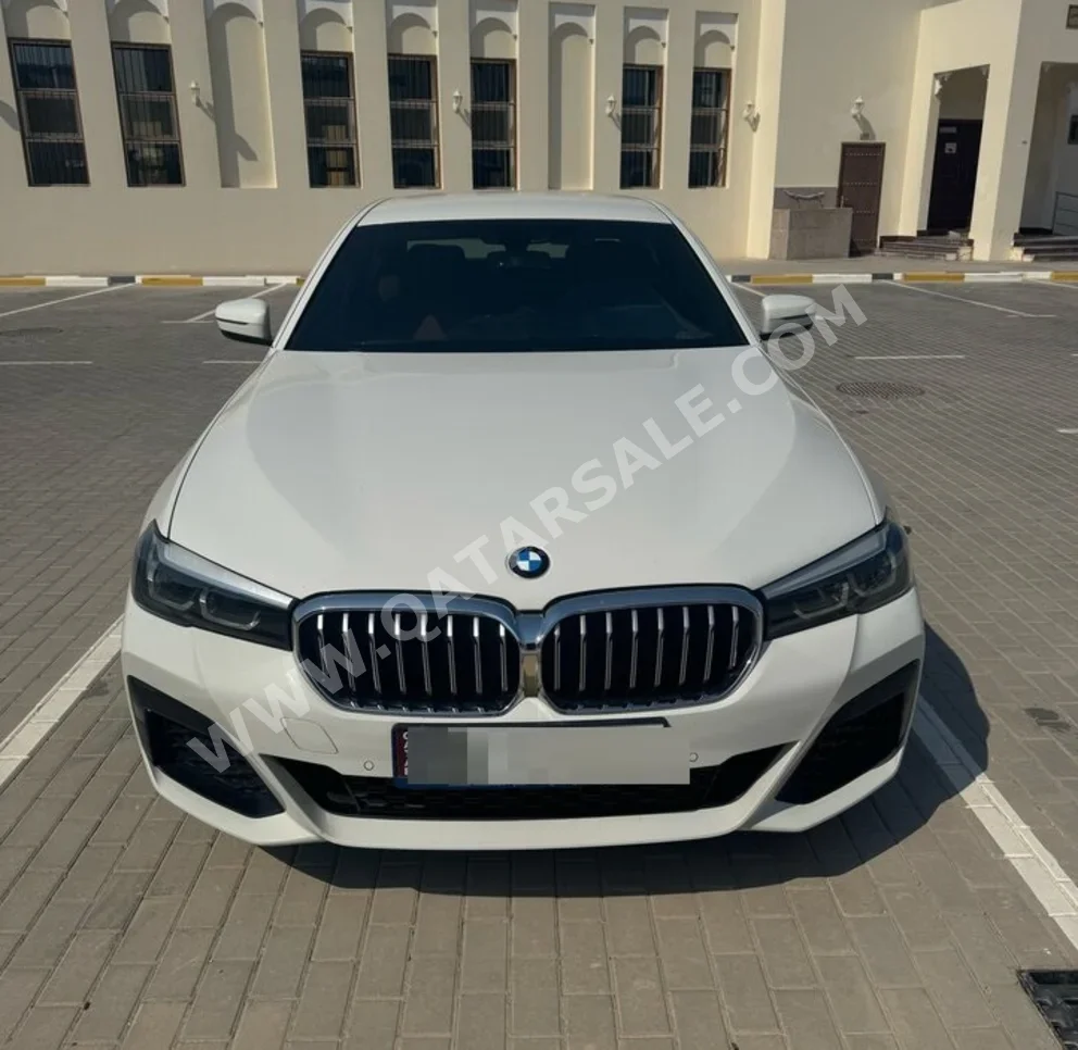 بي ام دبليو  الفئة - الخامسة  520i ام  2021  اوتوماتيك  70,000 كم  4 سلندر  دفع خلفي  سيدان  أبيض  تحت الضمان