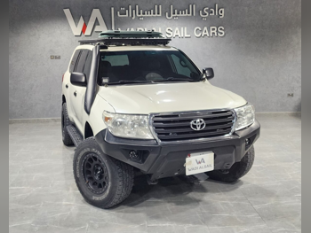 تويوتا  لاند كروزر  جي  2010  اوتوماتيك  468,000 كم  6 سلندر  دفع رباعي  اس يو في  أبيض