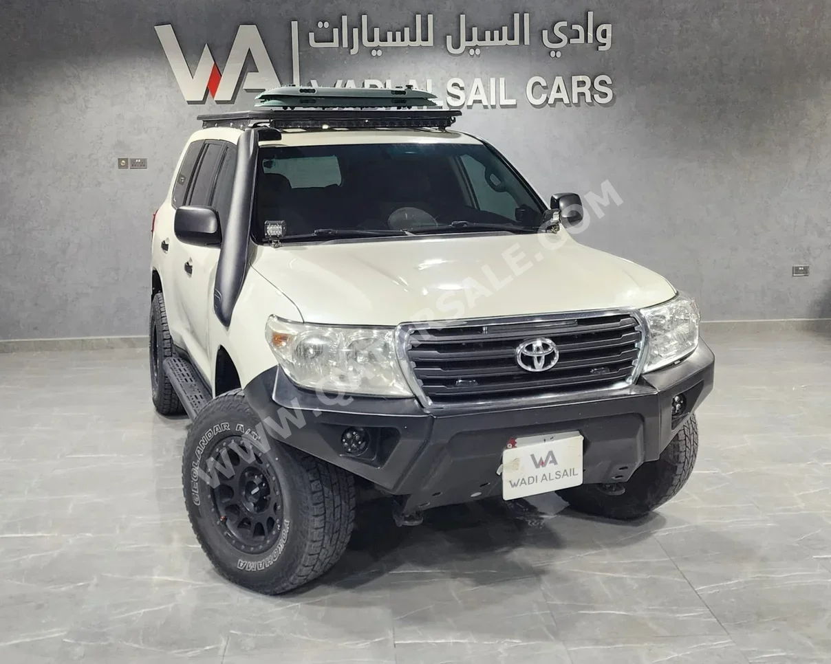 تويوتا  لاند كروزر  جي  2010  اوتوماتيك  468,000 كم  6 سلندر  دفع رباعي  اس يو في  أبيض