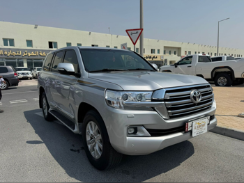 Toyota  Land Cruiser  VXR  2018  Automatic  308,000 Km  8 Cylinder  Four Wheel Drive (4WD)  SUV  Silver