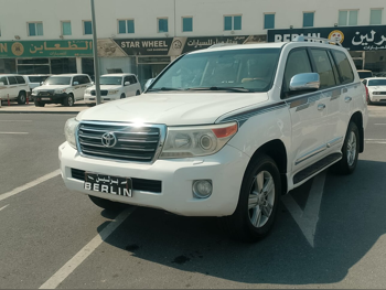 Toyota  Land Cruiser  GXR  2014  Automatic  310,000 Km  8 Cylinder  Four Wheel Drive (4WD)  SUV  White