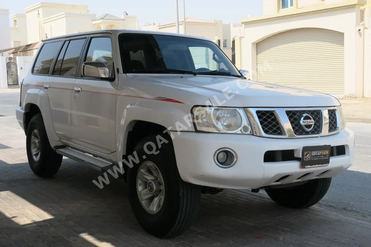 نيسان  باترول  سفاري  2014  عادي  224,000 كم  6 سلندر  دفع رباعي  اس يو في  أبيض