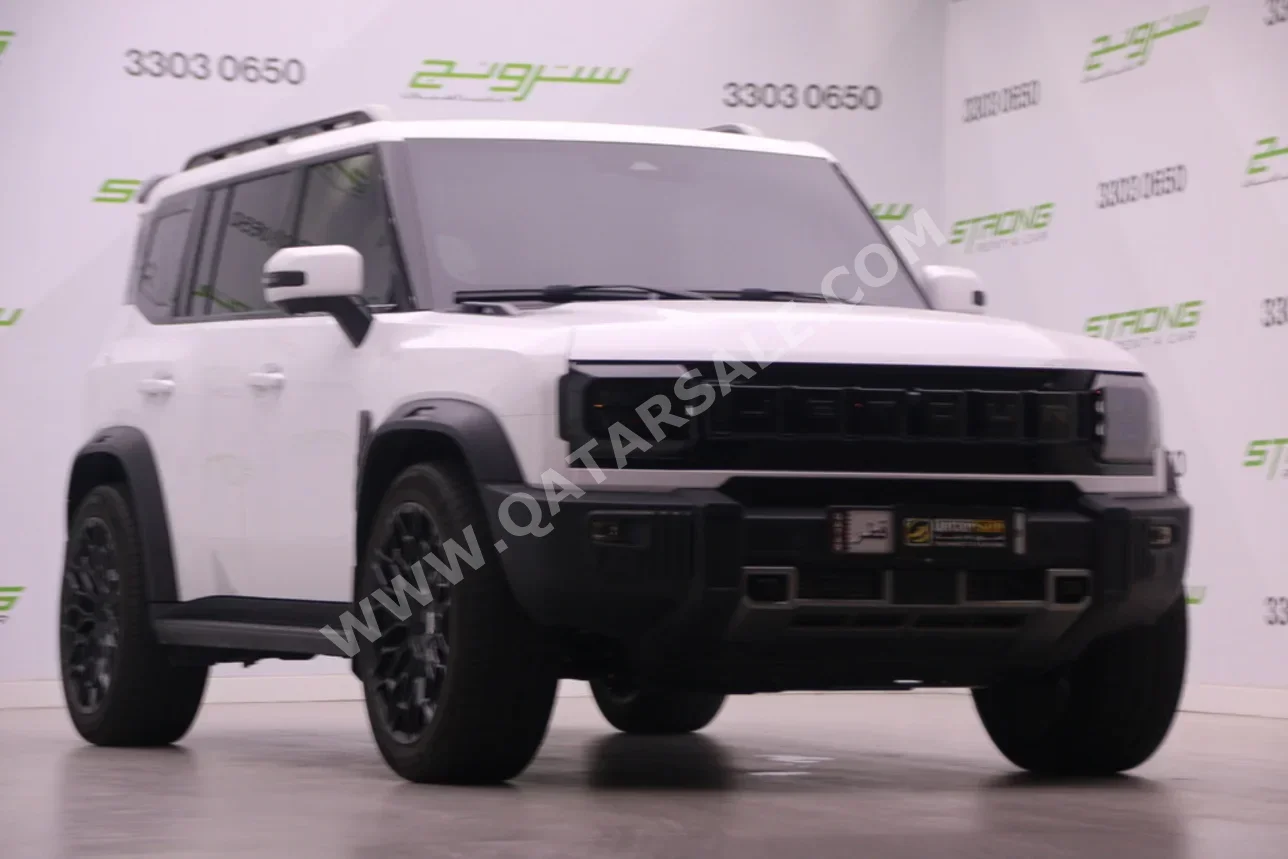 Jetour  T2  Luxury  2025  Automatic  6,000 Km  4 Cylinder  Four Wheel Drive (4WD)  SUV  White  With Warranty