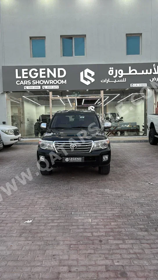 Toyota  Land Cruiser  GXR - Limited  2015  Automatic  285,000 Km  8 Cylinder  Four Wheel Drive (4WD)  SUV  Black