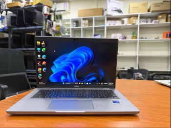 Laptops Dell  - Latitude  - Silver  - Windows 11  - Intel  - Core i7  -Memory (Ram): 8 GB