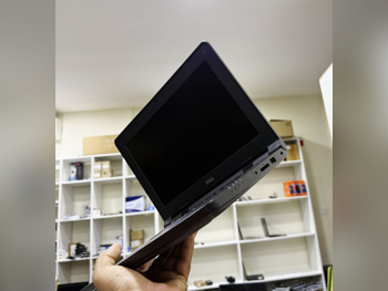 Laptops Dell  - Latitude  - Black  - Windows 11  - Intel  - Pentium  -Memory (Ram): 4 GB