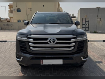 تويوتا لاند كروزر جي اكس ار توين توربو 2023 اوتوماتيك 52,000 كم 6 سلندر دفع رباعي اس يو في رمادي تحت الضمان