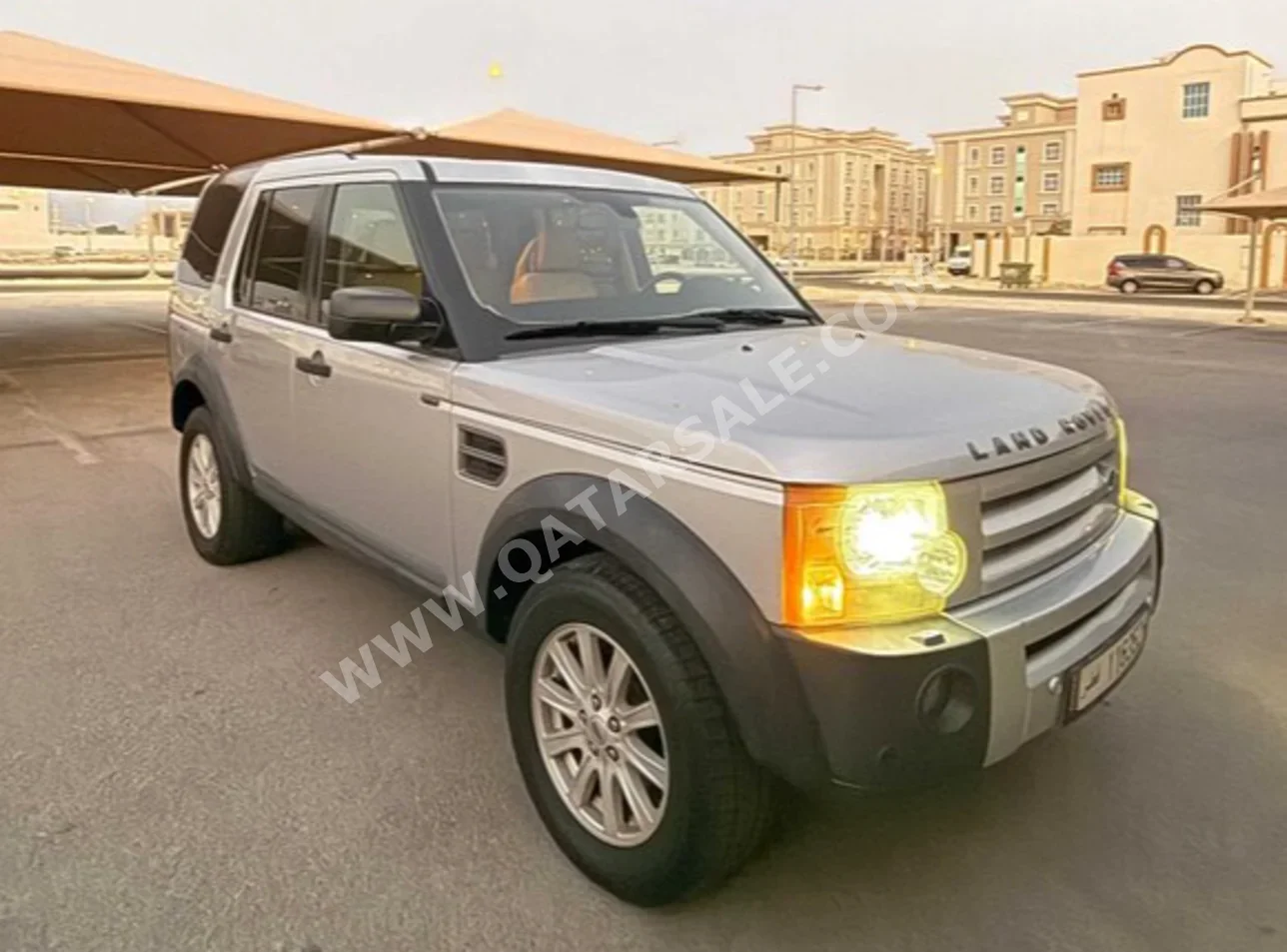 Land Rover  LR3  SE  2009  Automatic  198,000 Km  6 Cylinder  All Wheel Drive (AWD)  SUV  Beige