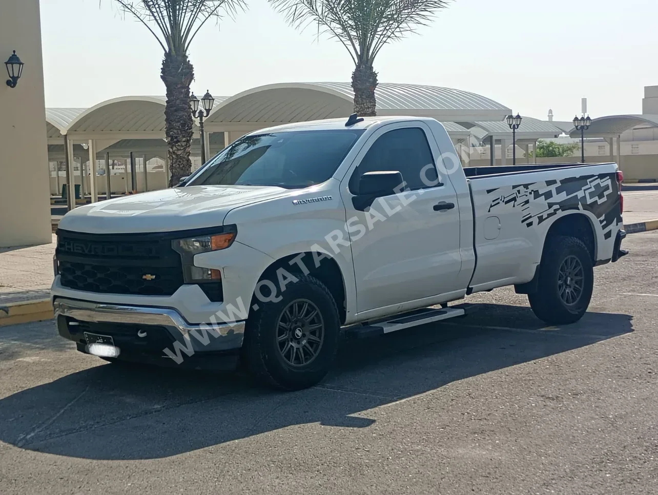 Chevrolet  Silverado  2022  Automatic  85,000 Km  8 Cylinder  Four Wheel Drive (4WD)  Pick Up  White