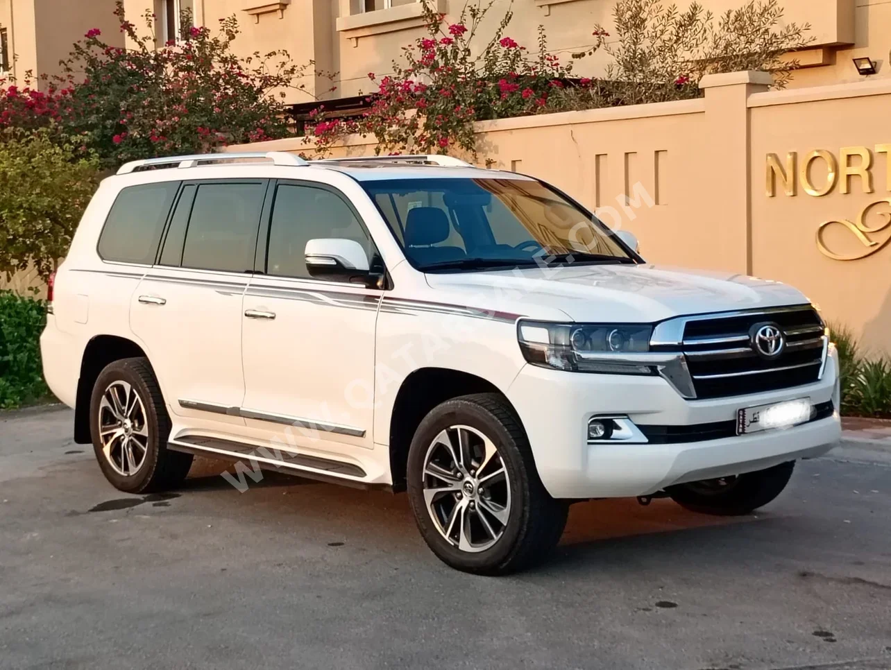 Toyota  Land Cruiser  GXR- Grand Touring  2020  Automatic  190,000 Km  8 Cylinder  Four Wheel Drive (4WD)  SUV  White