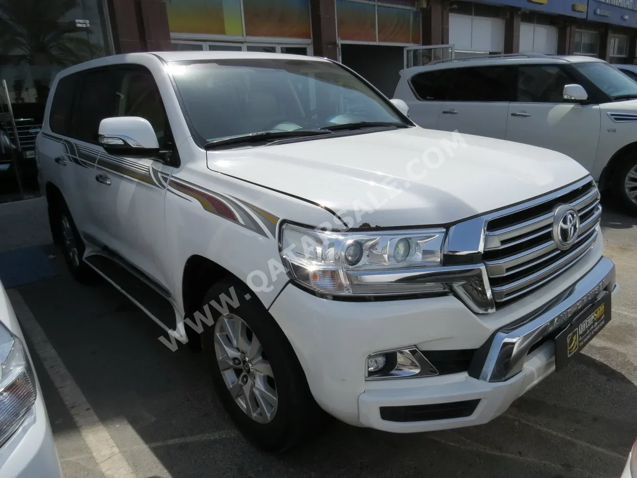Toyota  Land Cruiser  GXR  2017  Automatic  230,000 Km  8 Cylinder  Four Wheel Drive (4WD)  SUV  White