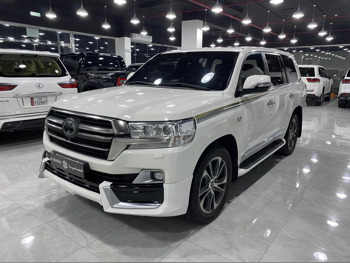 Toyota  Land Cruiser  VXR- Grand Touring S  2020  Automatic  156,000 Km  8 Cylinder  Four Wheel Drive (4WD)  SUV  White