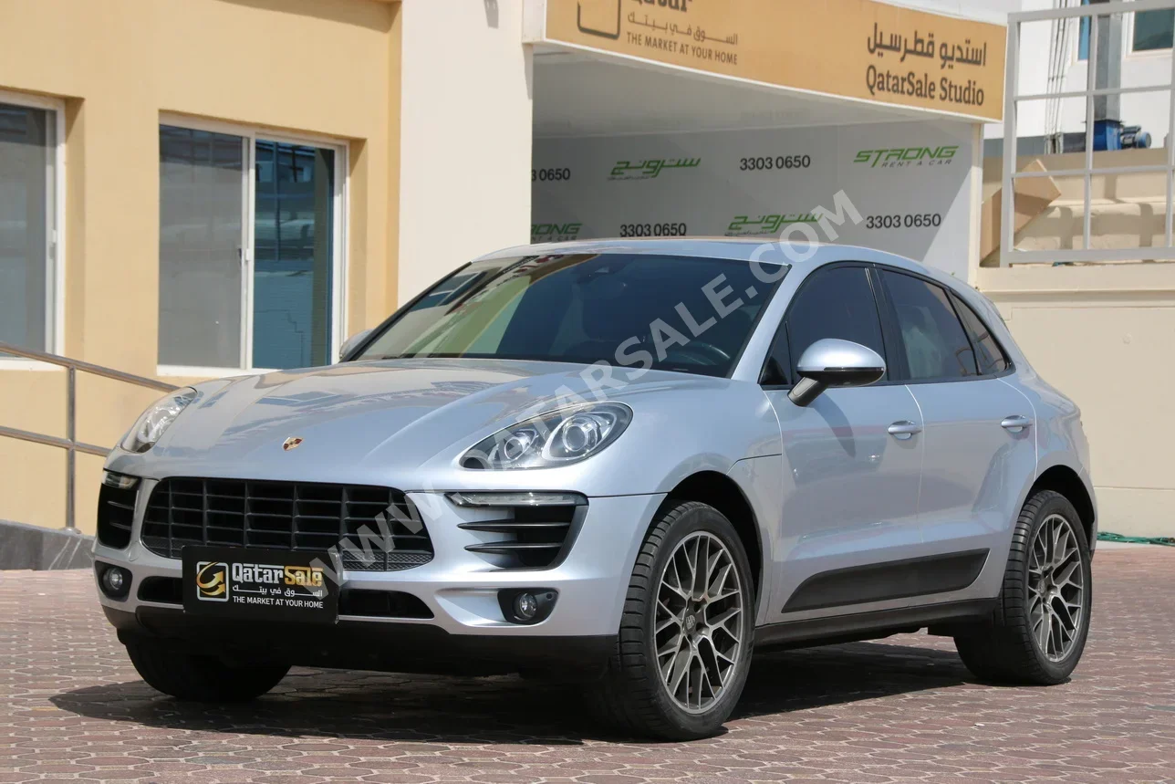 Porsche  Macan  2017  Automatic  75,000 Km  4 Cylinder  Four Wheel Drive (4WD)  SUV  Silver