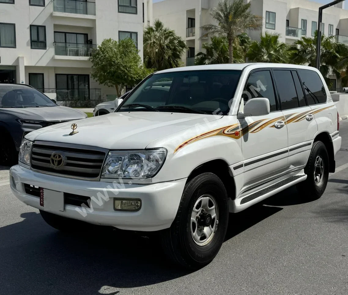 Toyota  Land Cruiser  VXR  2007  Automatic  340,000 Km  8 Cylinder  Four Wheel Drive (4WD)  SUV  White