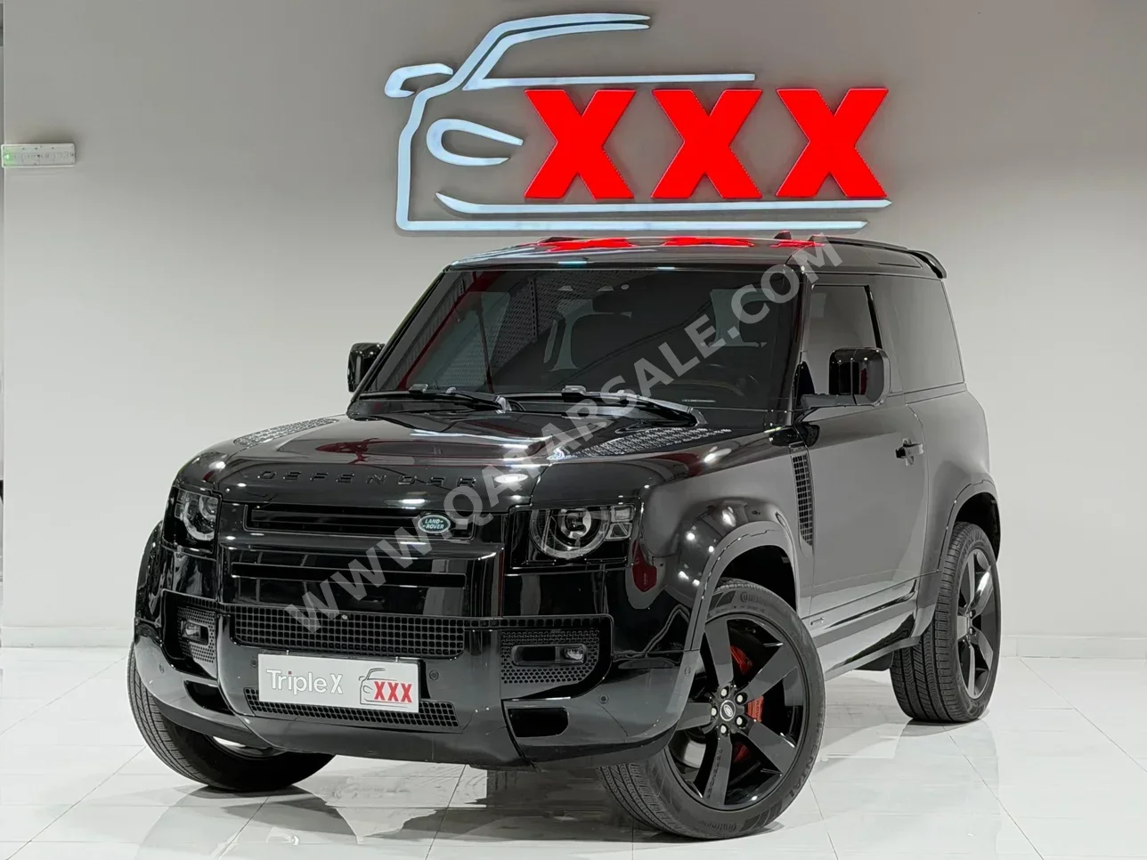 Land Rover  Defender  90 X  2022  Automatic  117,000 Km  6 Cylinder  Four Wheel Drive (4WD)  SUV  Black  With Warranty