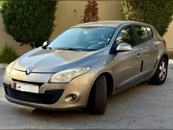 Renault  Megane  2011  Automatic  71,000 Km  4 Cylinder  Hatchback  Beige