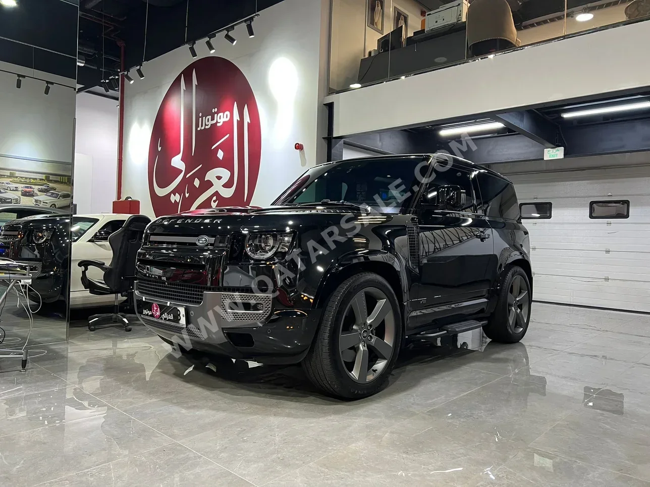 Land Rover  Defender  90  2023  Automatic  31,000 Km  8 Cylinder  Four Wheel Drive (4WD)  SUV  Black  With Warranty