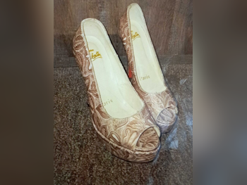 Shoes Christian Louboutin  Beige Size 39  Italy  Women