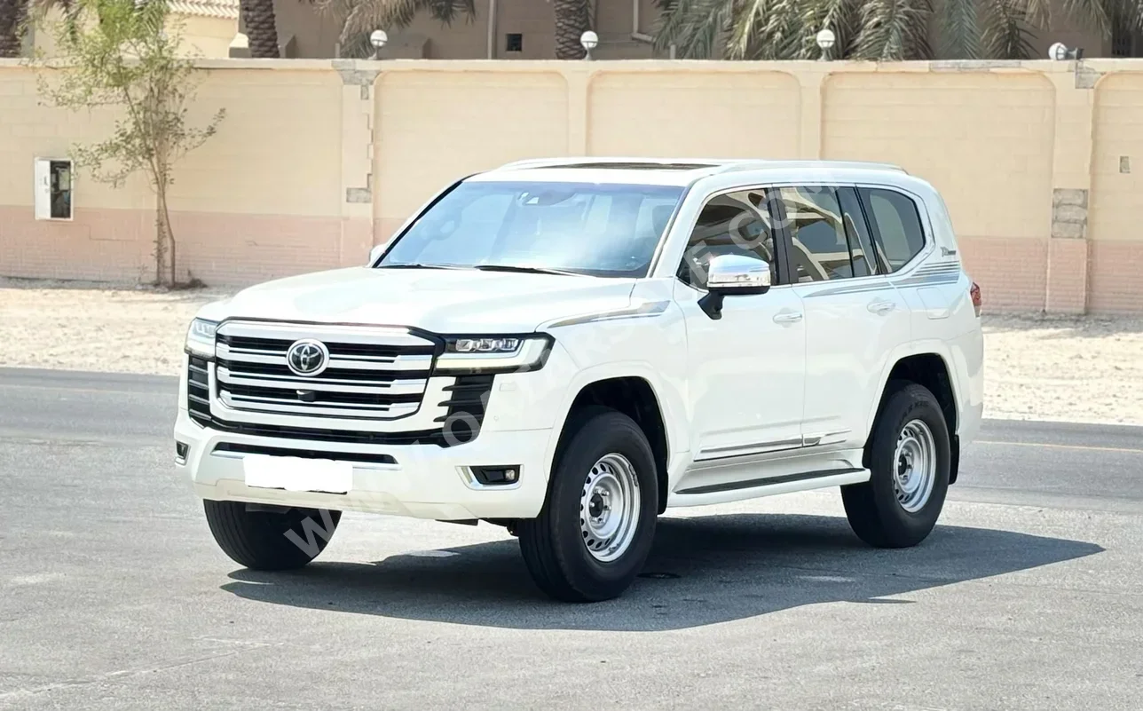 Toyota  Land Cruiser  VXR Twin Turbo  2022  Automatic  100,000 Km  6 Cylinder  Four Wheel Drive (4WD)  SUV  White