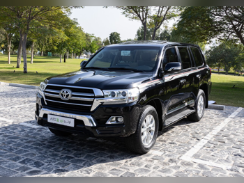 Toyota  Land Cruiser  GXR  2020  Automatic  118,000 Km  8 Cylinder  Four Wheel Drive (4WD)  SUV  Black