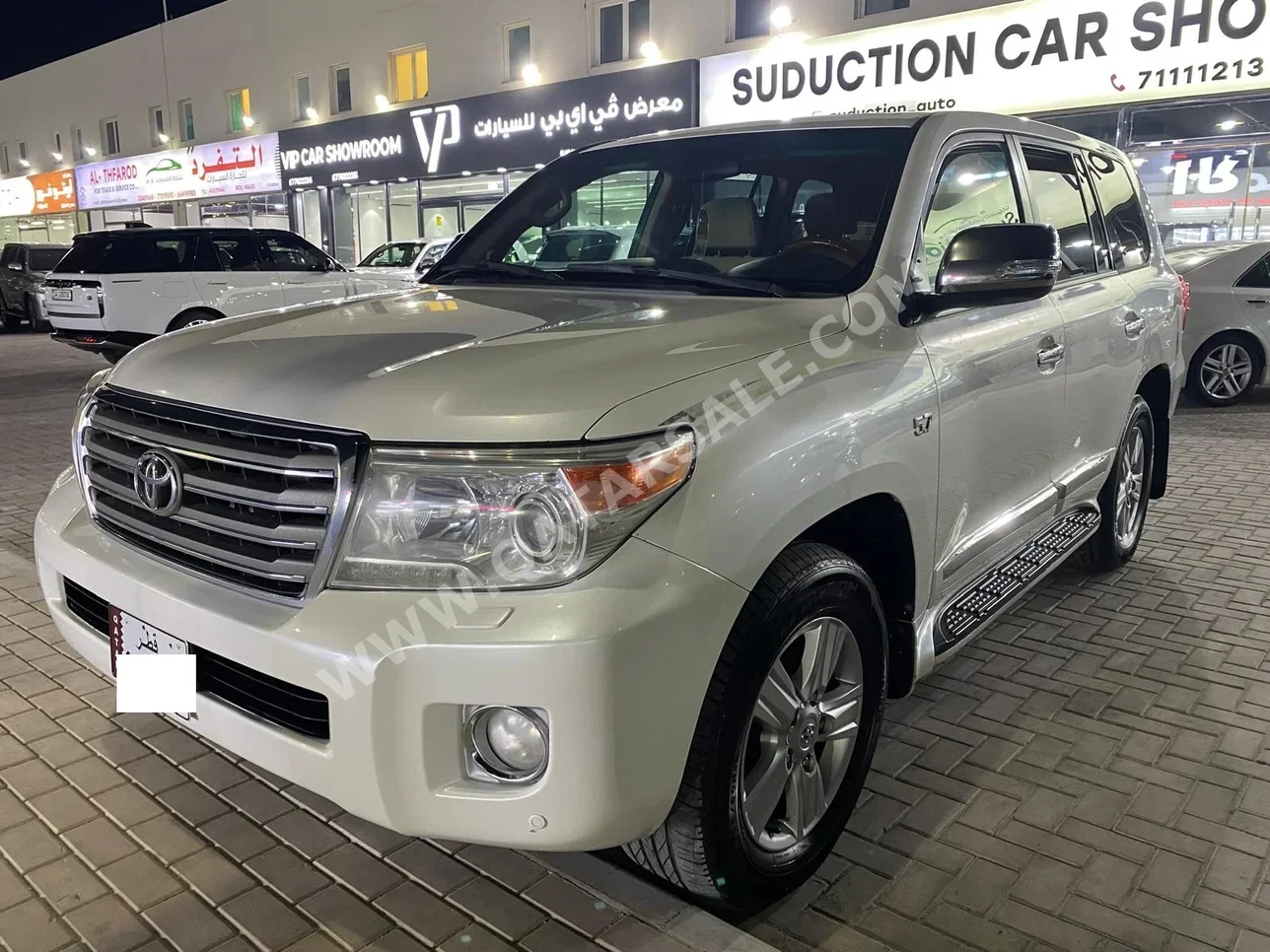 Toyota  Land Cruiser  VXR  2012  Automatic  270,000 Km  8 Cylinder  Four Wheel Drive (4WD)  SUV  White