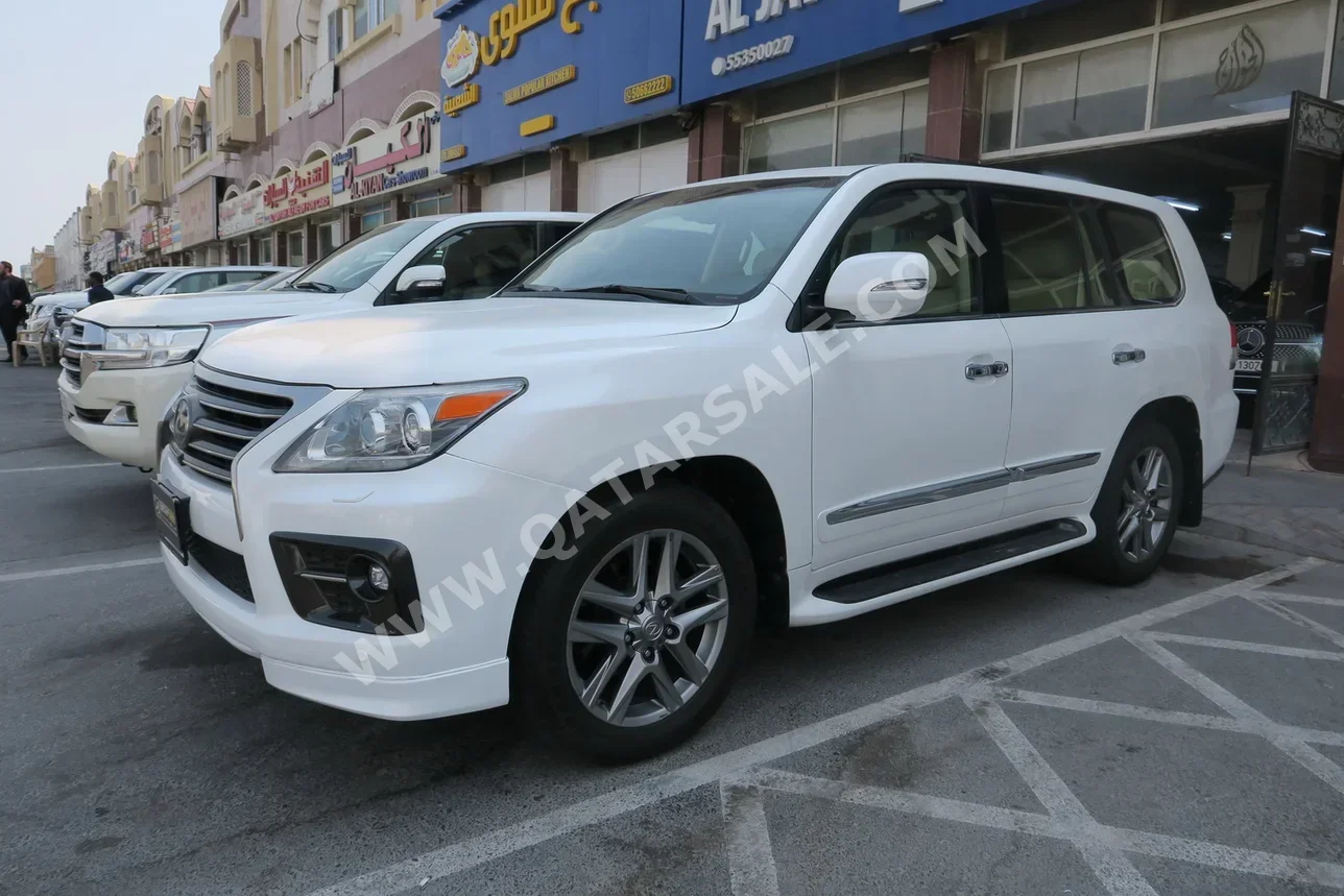 Lexus  LX  570  2015  Automatic  163,000 Km  8 Cylinder  Four Wheel Drive (4WD)  SUV  White