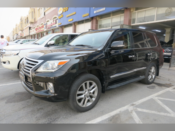 Lexus  LX  570  2013  Automatic  330,000 Km  8 Cylinder  Four Wheel Drive (4WD)  SUV  Black