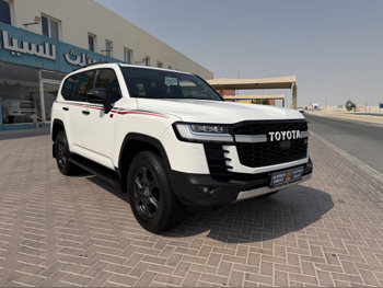 Toyota  Land Cruiser  GR Sport Twin Turbo  2025  Automatic  38,000 Km  6 Cylinder  Four Wheel Drive (4WD)  SUV  White  With Warranty