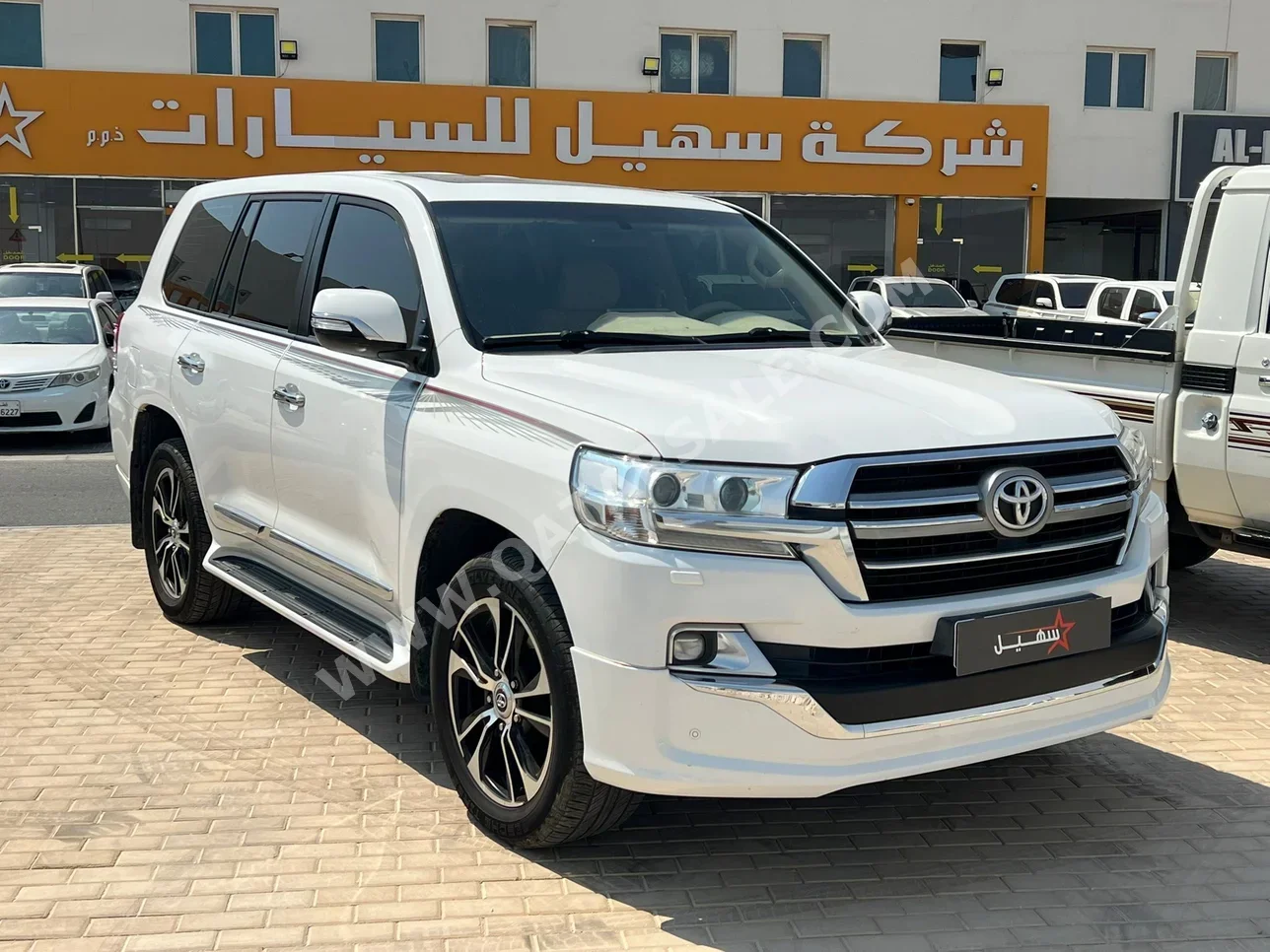 Toyota  Land Cruiser  GXR  2019  Automatic  190,000 Km  8 Cylinder  Four Wheel Drive (4WD)  SUV  White