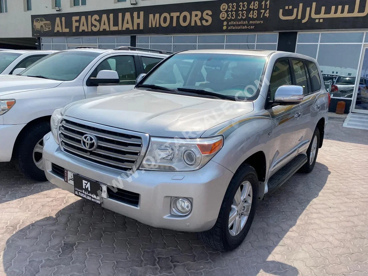 Toyota  Land Cruiser  VXR  2015  Automatic  581,000 Km  8 Cylinder  Four Wheel Drive (4WD)  SUV  Silver