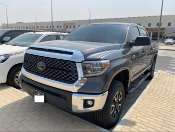 Toyota  Tundra  2018  Automatic  185,000 Km  8 Cylinder  Four Wheel Drive (4WD)  Pick Up  Gray