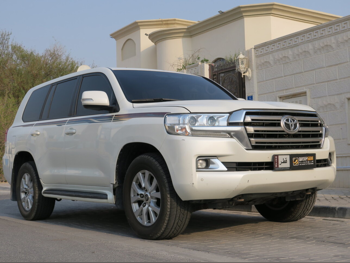 Toyota  Land Cruiser  GXR  2021  Automatic  170,000 Km  6 Cylinder  Four Wheel Drive (4WD)  SUV  White