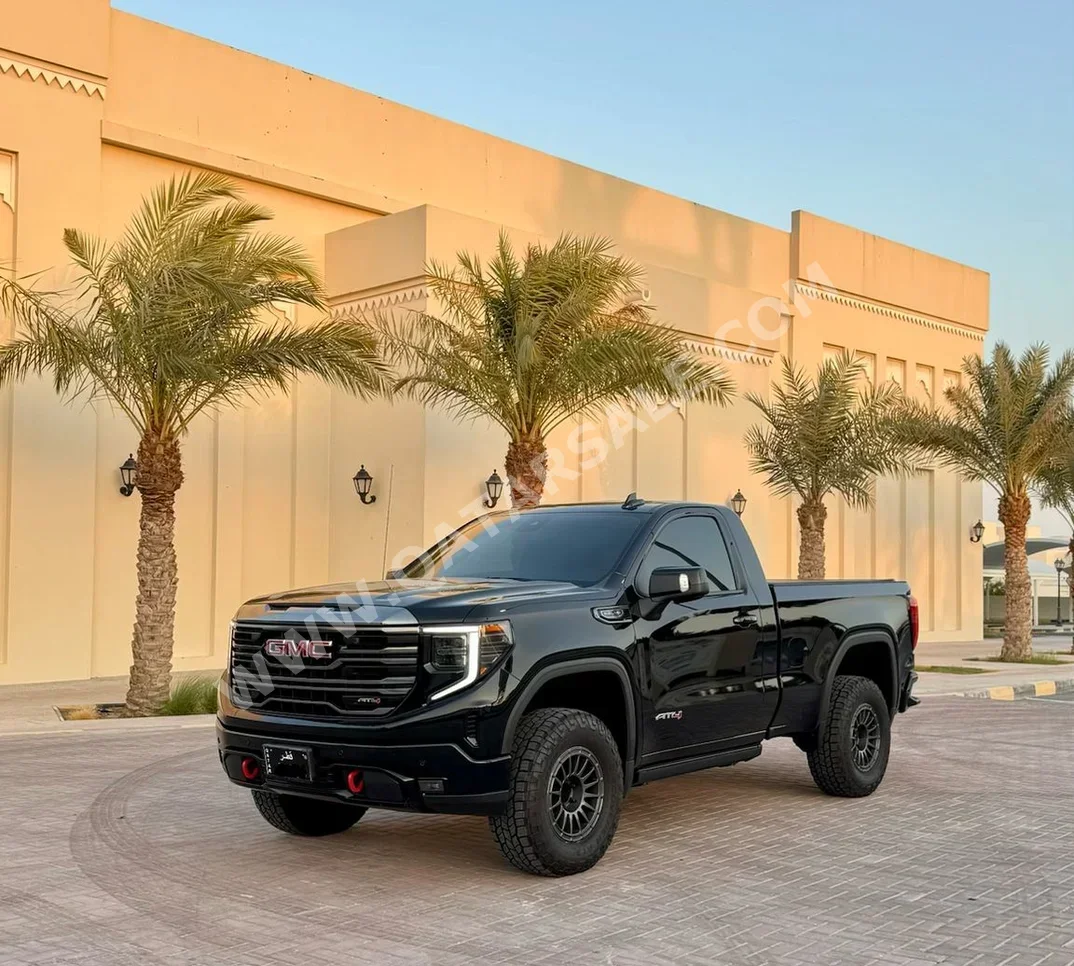 GMC  Sierra  AT4  2023  Automatic  33,000 Km  8 Cylinder  Four Wheel Drive (4WD)  Pick Up  Black  With Warranty