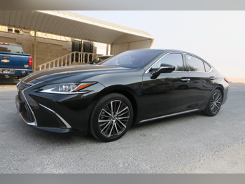 Lexus  ES  350  2025  Automatic  4,900 Km  6 Cylinder  Rear Wheel Drive (RWD)  Sedan  Black  With Warranty