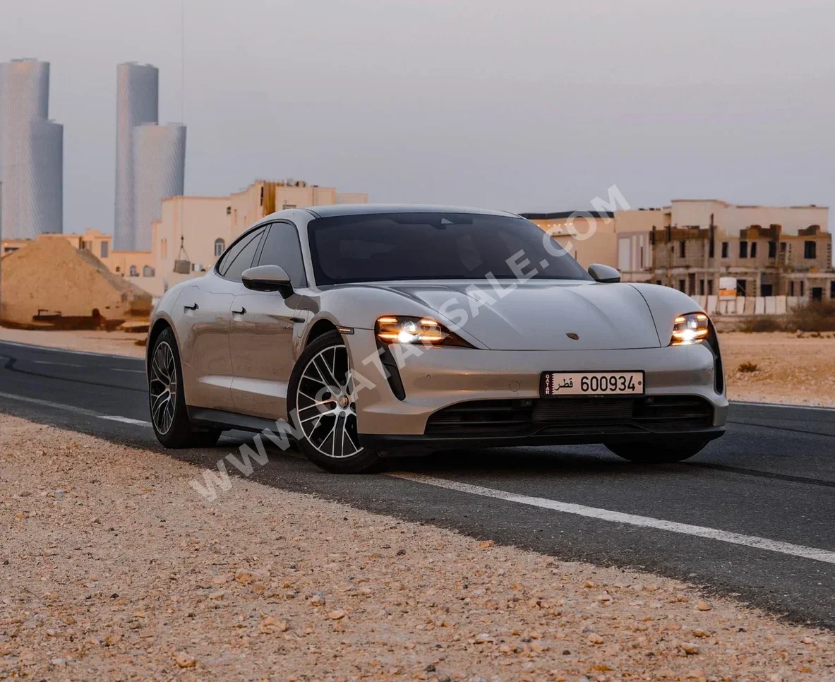 Porsche  Taycan  2022  Tiptronic  96,000 Km  6 Cylinder  Rear Wheel Drive (RWD)  Hatchback  Beige