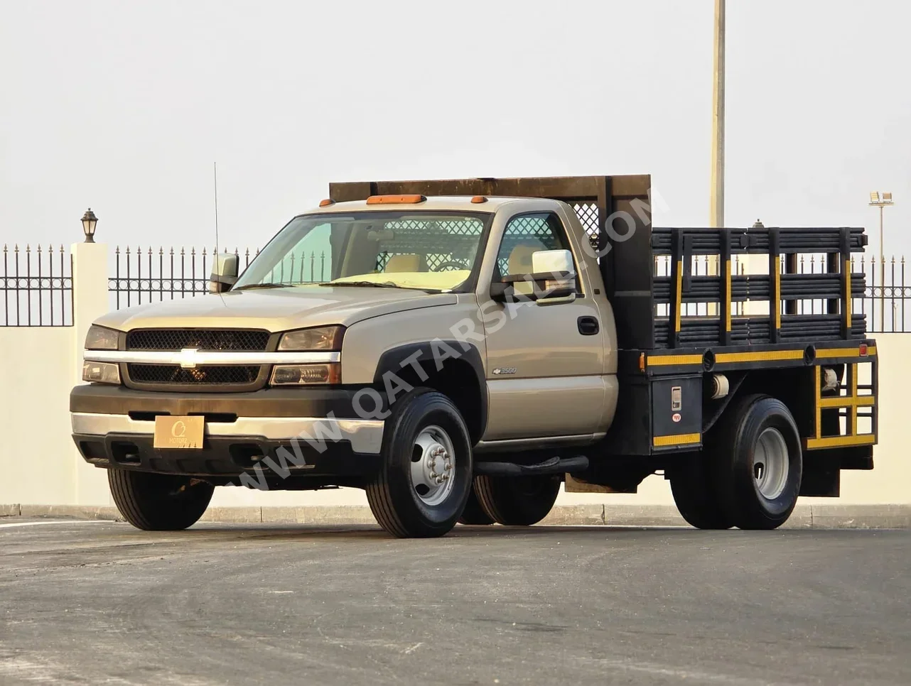 Chevrolet  Silverado  3500 HD  2006  Automatic  100,000 Km  8 Cylinder  Four Wheel Drive (4WD)  Pick Up  Beige