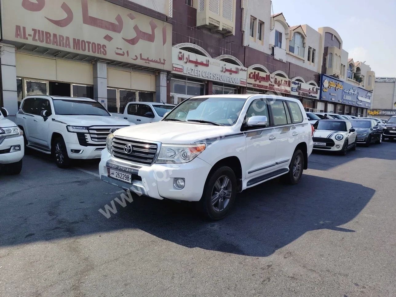 تويوتا  لاند كروزر  جي اكس ار  2015  اوتوماتيك  390,000 كم  8 سلندر  دفع رباعي  اس يو في  أبيض